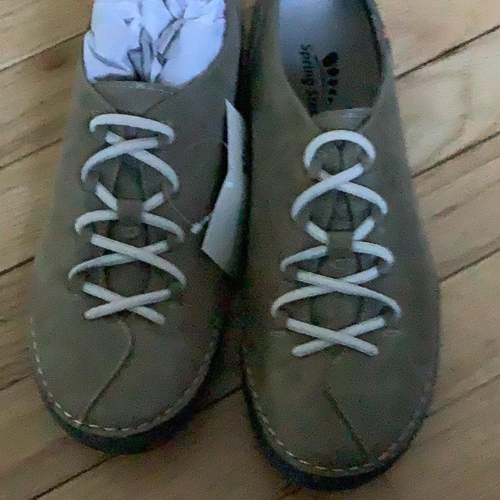 Size 41 new Spring Step olive shoes